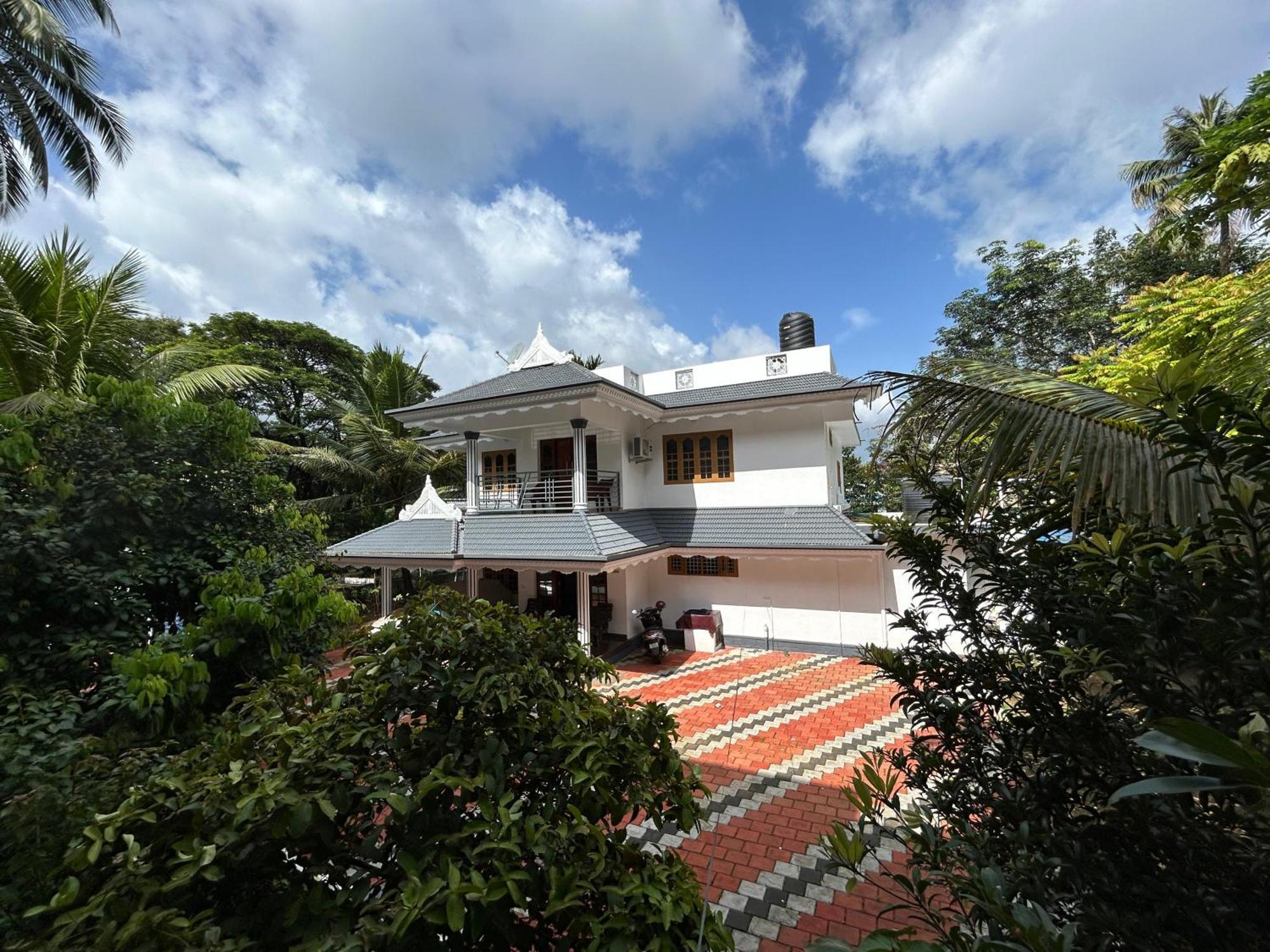 Puzhayoram Homestay Thrissur Exterior photo